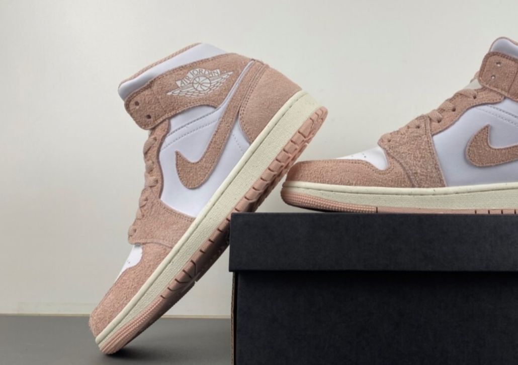 Classic Urban Sneakers – Beige/Pink Edition