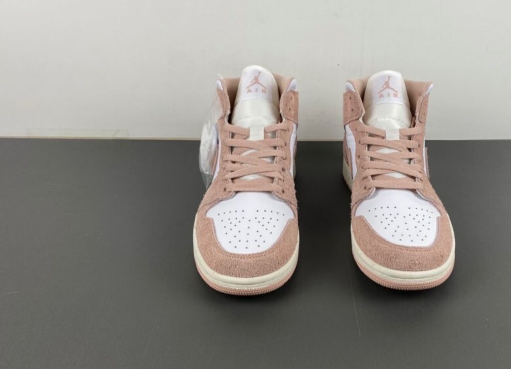 Classic Urban Sneakers – Beige/Pink Edition