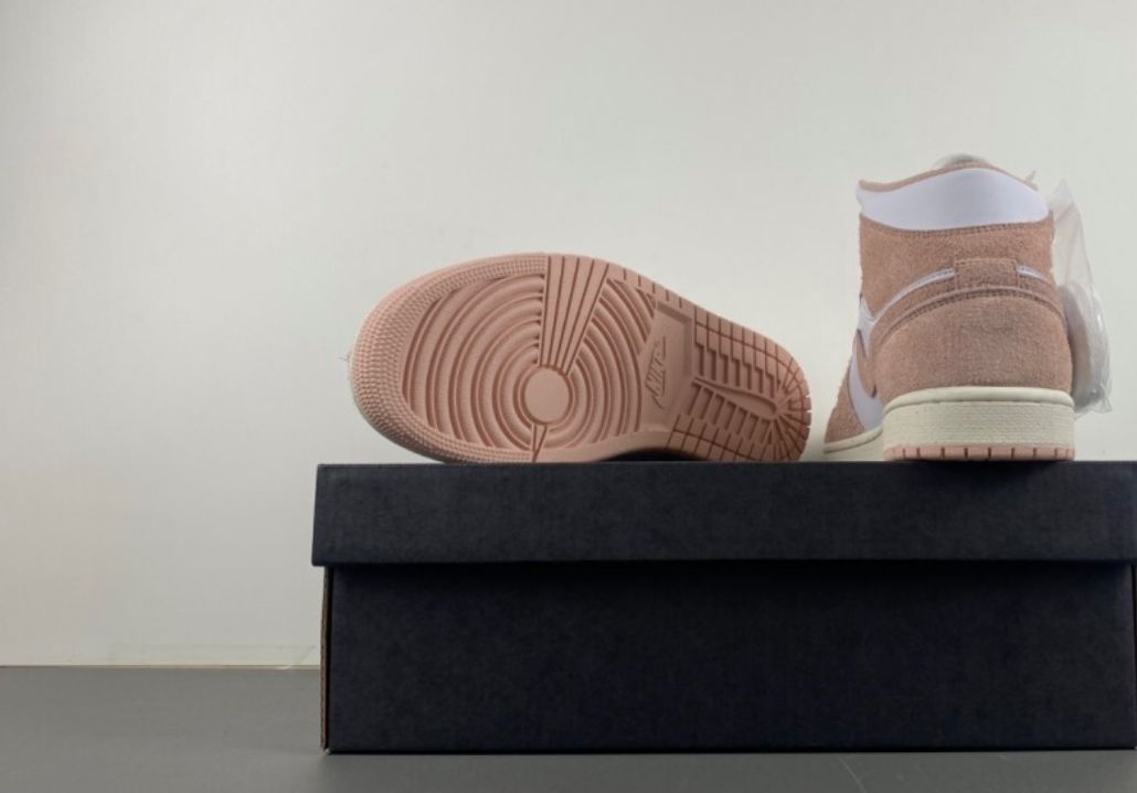 Classic Urban Sneakers – Beige/Pink Edition