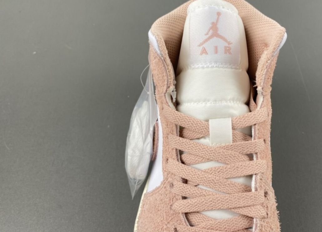Classic Urban Sneakers – Beige/Pink Edition