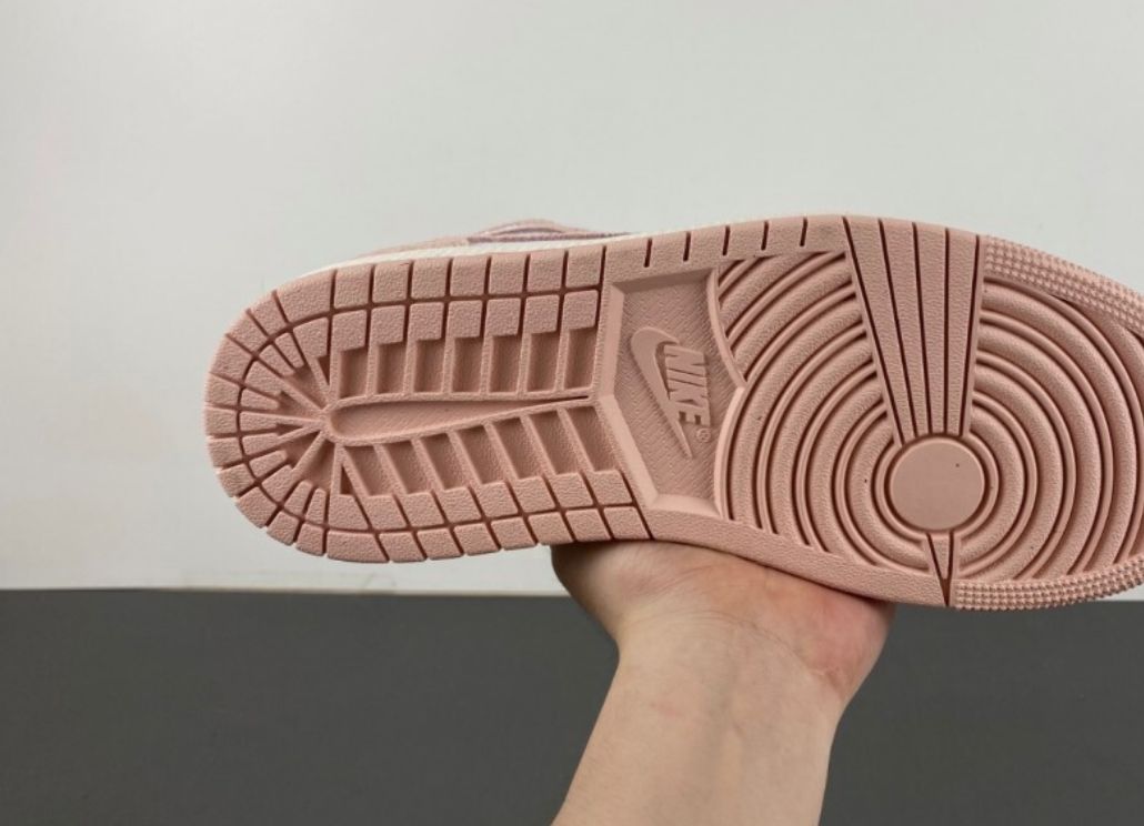 Classic Urban Sneakers – Beige/Pink Edition